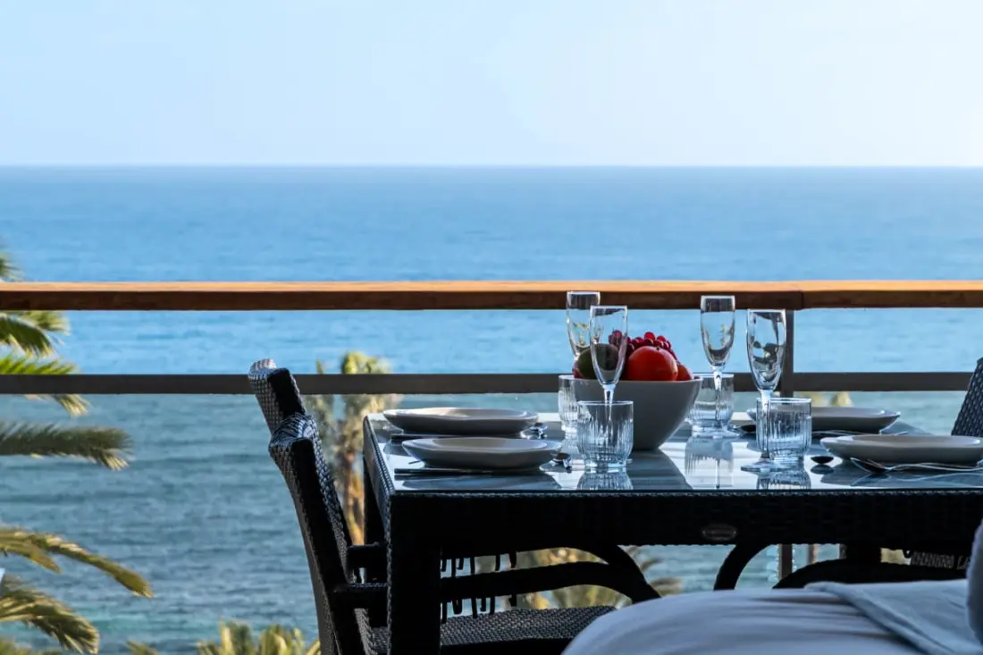 Residence Apartment mit Terrasse, Pool & Strand Zugang