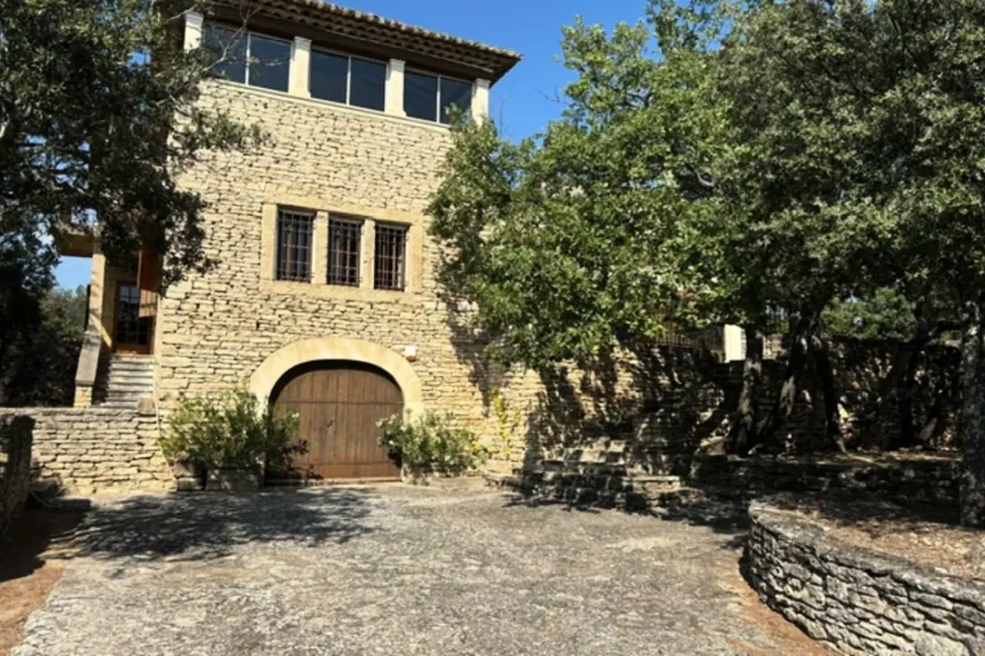Provencal Mas in Gordes with pool and view Luberon