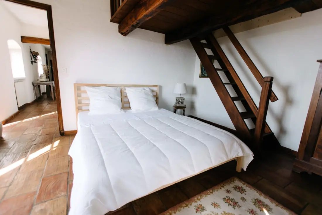 Provencal Mas in Gordes with pool and view Luberon