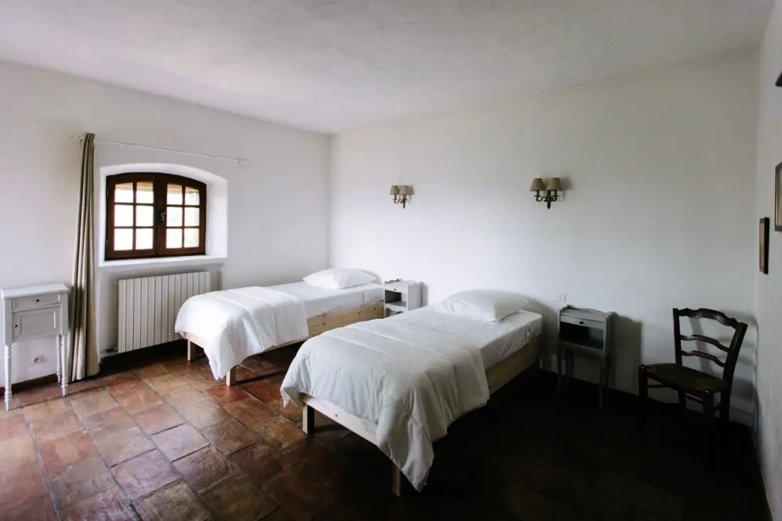 Provencal Mas in Gordes with pool and view Luberon