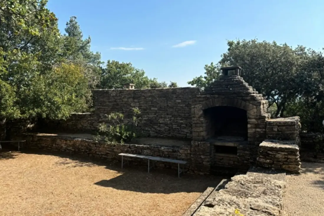 Provencal Mas in Gordes with pool and view Luberon