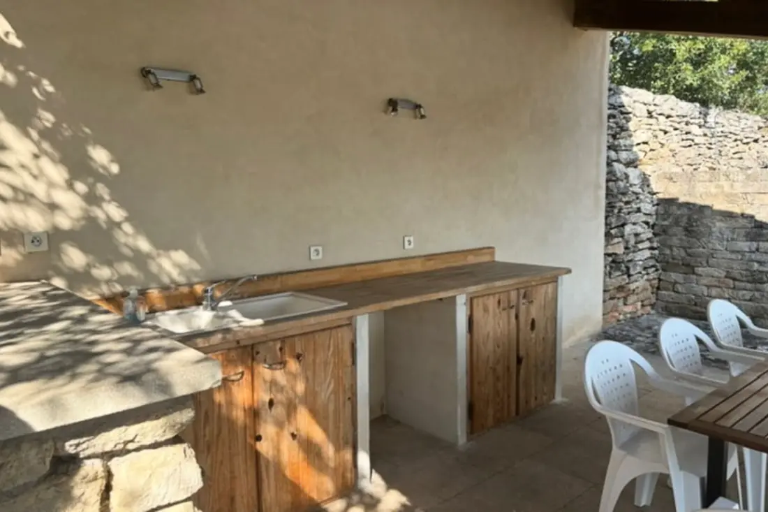 Provencal Mas in Gordes with pool and view Luberon