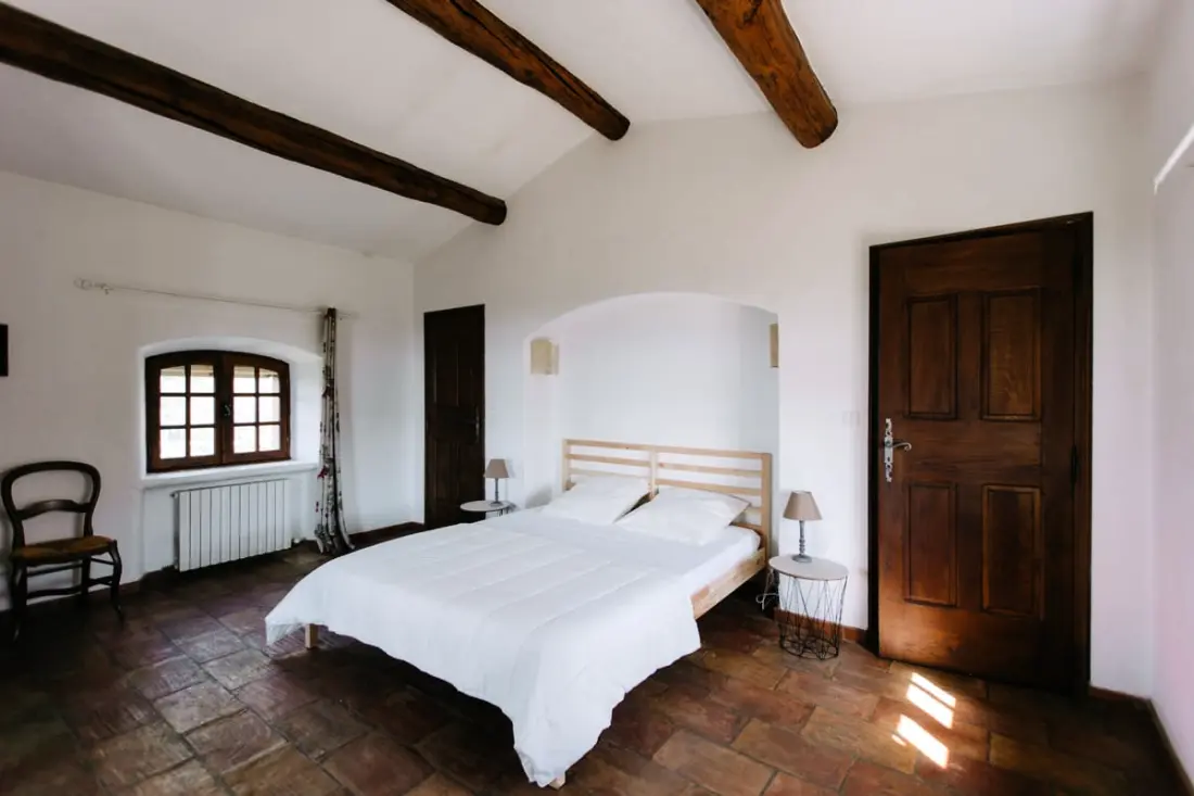 Provencal Mas in Gordes with pool and view Luberon