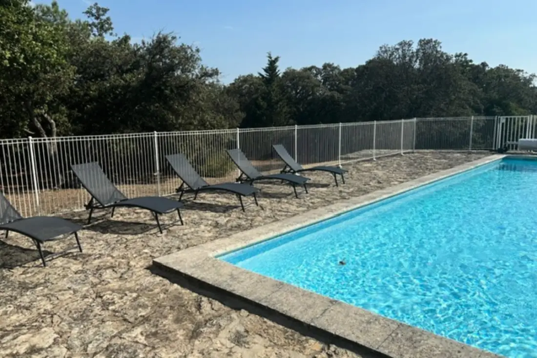 Provencal Mas in Gordes with pool and view Luberon