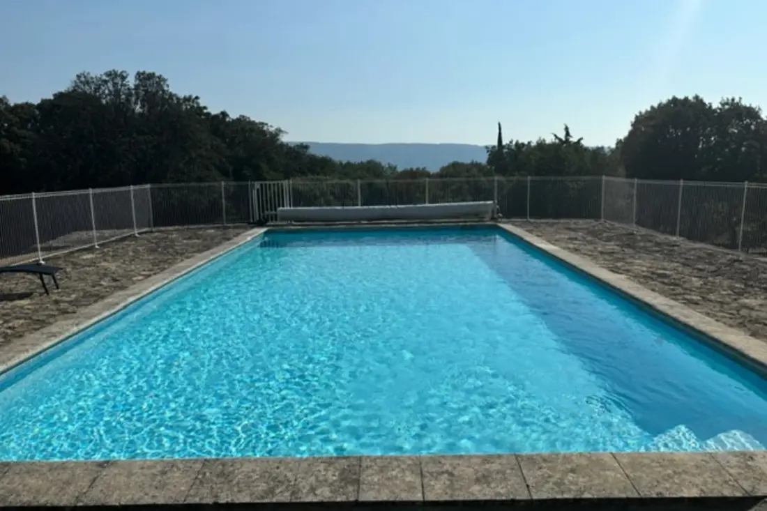 Provencal Mas in Gordes with pool and view Luberon
