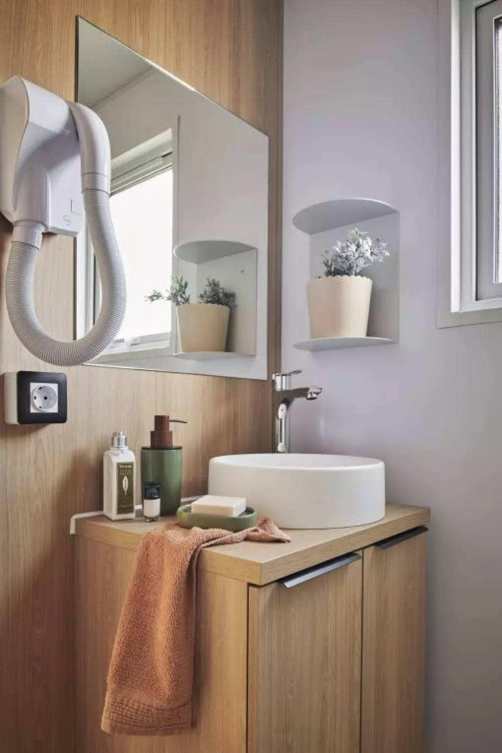 Kwiat Kempingi LA STENIOLE 4 Gwiazdy★★★★ 4 Gwiazdy★★★★ 4 Gwiazdy★★★★ 4 Gwiazdy★★★★