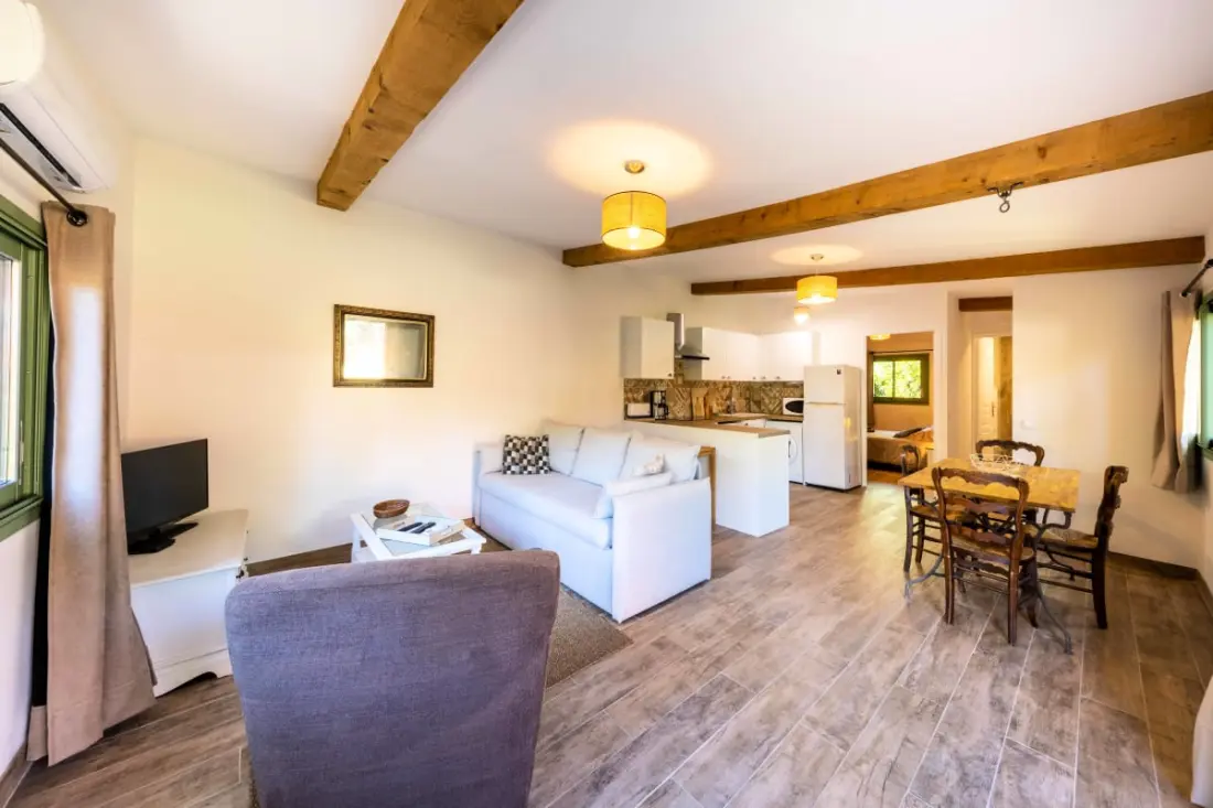 06bv2: Pretty Quiet Cottage With Swimming Pool
