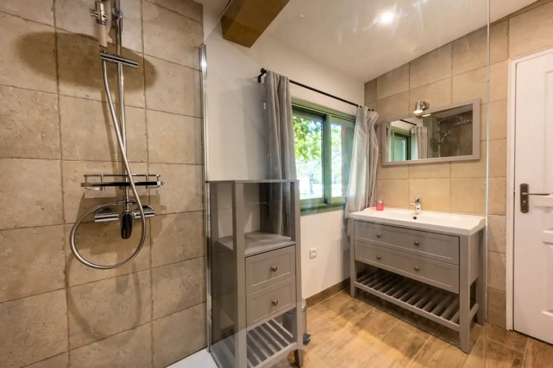 06bv2: Pretty Quiet Cottage With Swimming Pool