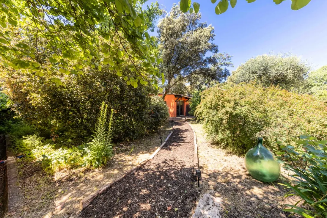 06bv2: Pretty Quiet Cottage With Swimming Pool