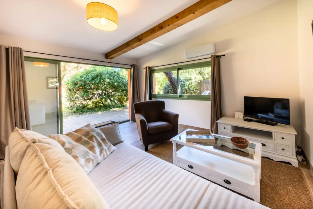 06bv2: Pretty Quiet Cottage With Swimming Pool