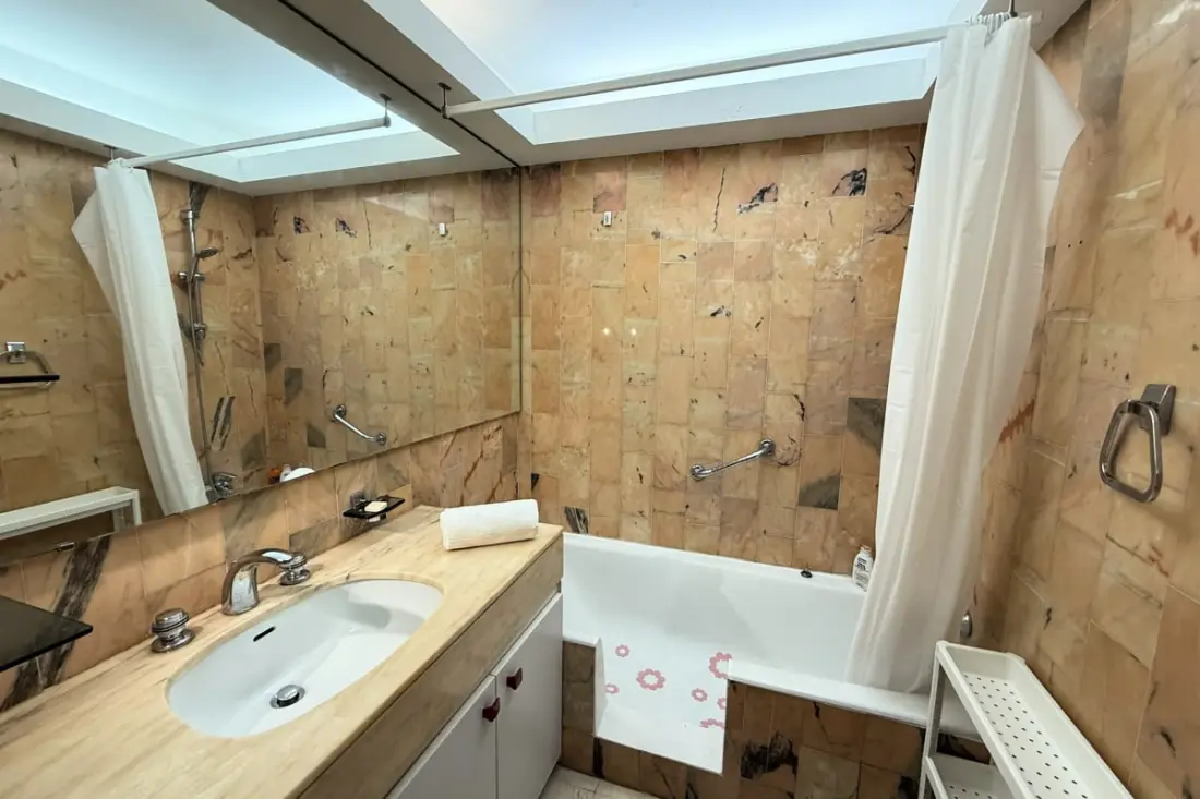 Gyönyörű 4 hálószoba Sea View Apartman - Clim - úszómedence - Tennis - Park