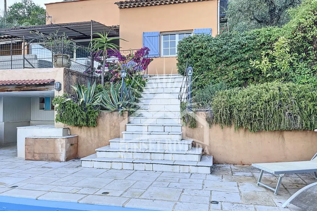 Les Oliviers Villa 6 fő részére naplementekor