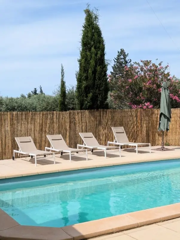 Family House Au Coeur De La Provence - úszómedence