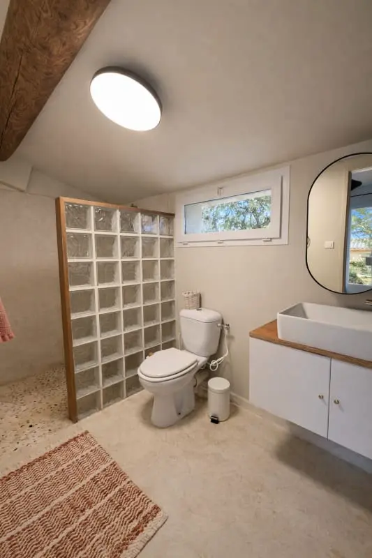 Family House Au Coeur De La Provence - úszómedence