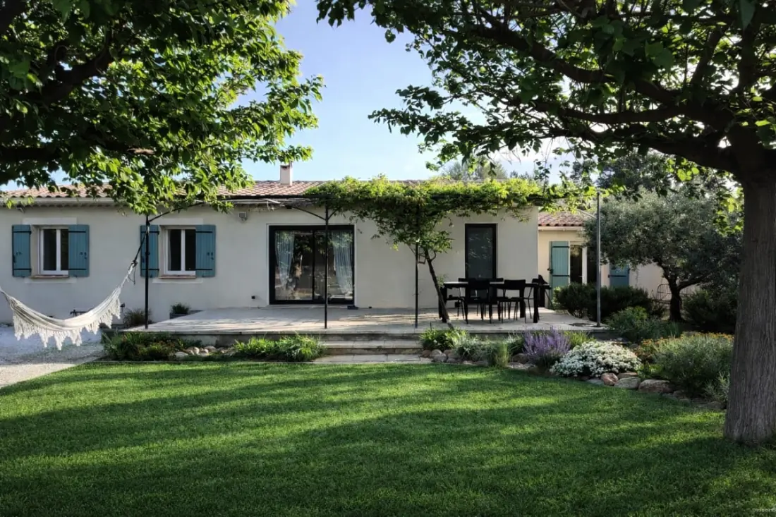 Family House Au Coeur De La Provence - úszómedence