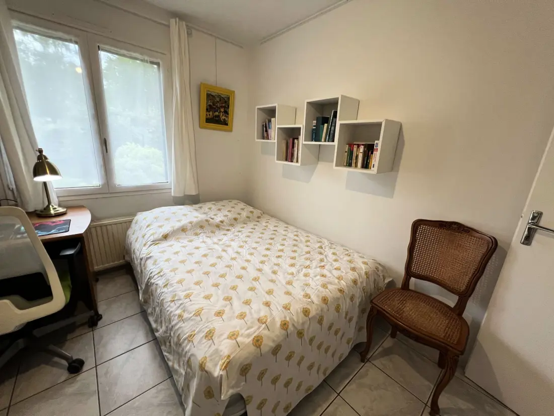 Ház 104 szürke és L kórház