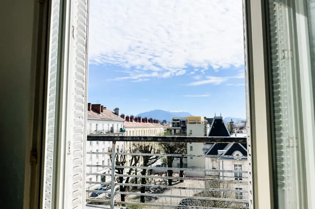 Pretty fény Grenoble-ban ||