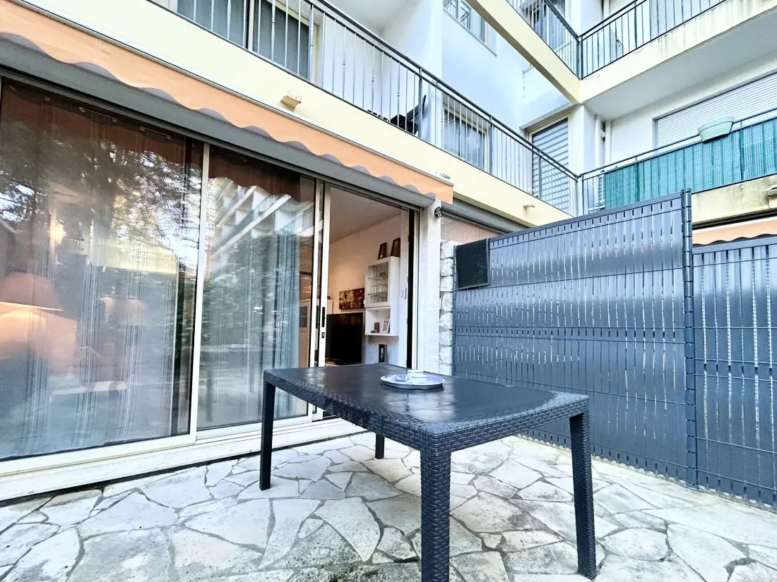 Flore Residence