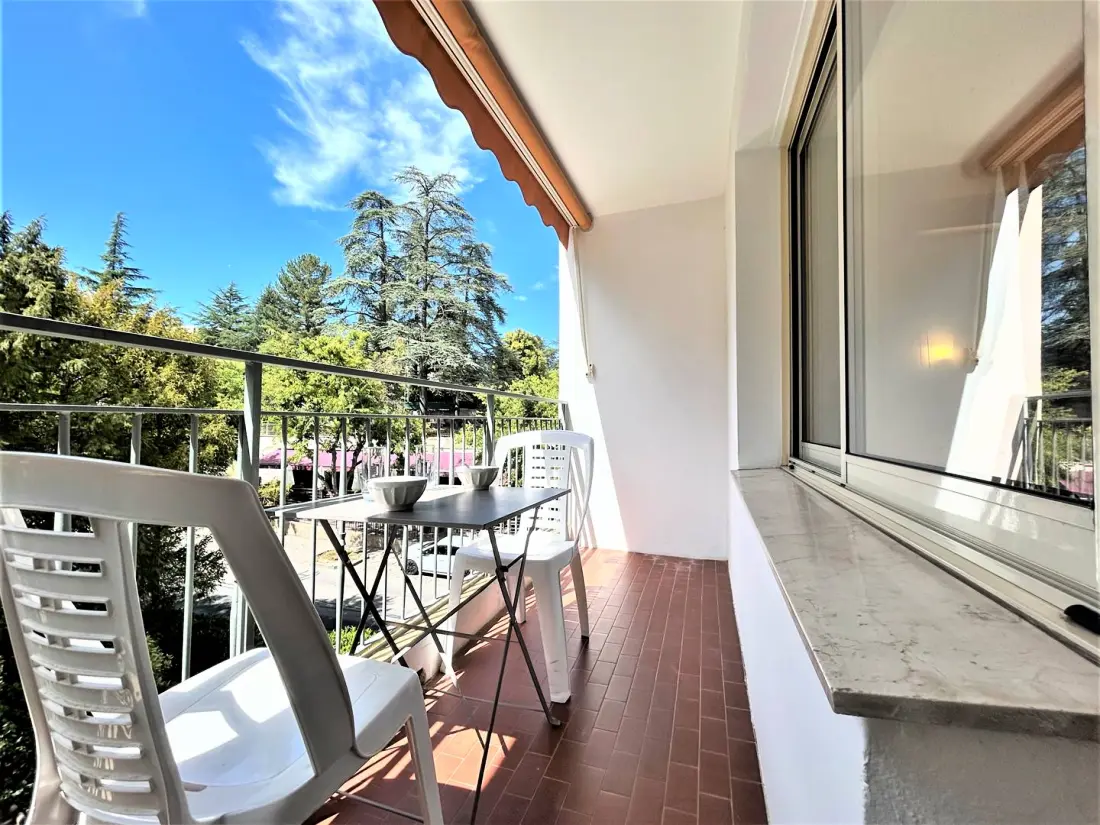 Flore Residence