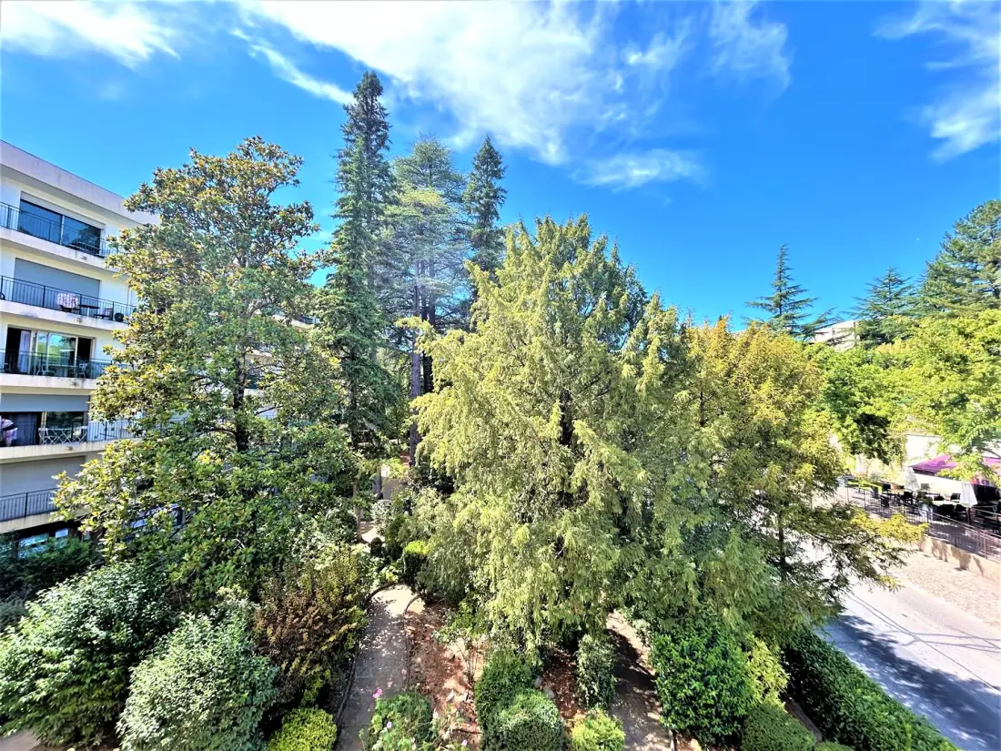 Flore Residence