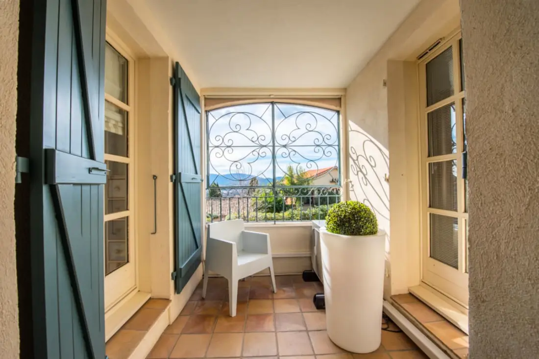 House 135 M2 • View Castle • Grimaud Village