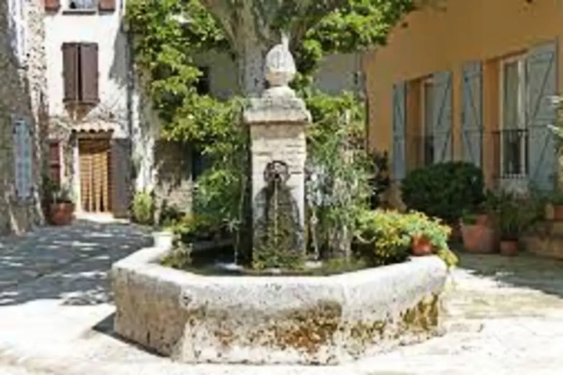 House 135 M2 • View Castle • Grimaud Village