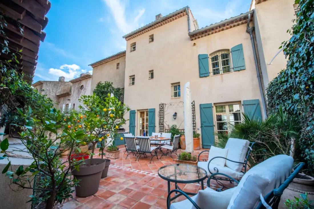 House 135 M2 • View Castle • Grimaud Village