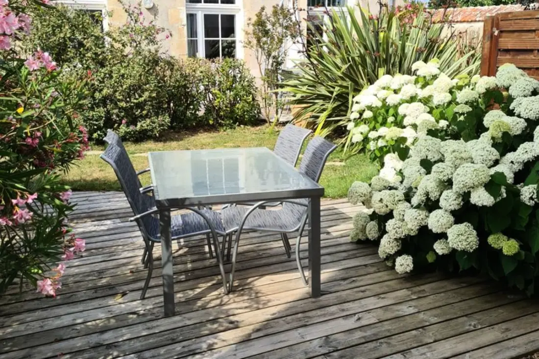 Gîte Au Calme Avec Terrasse Ombragée