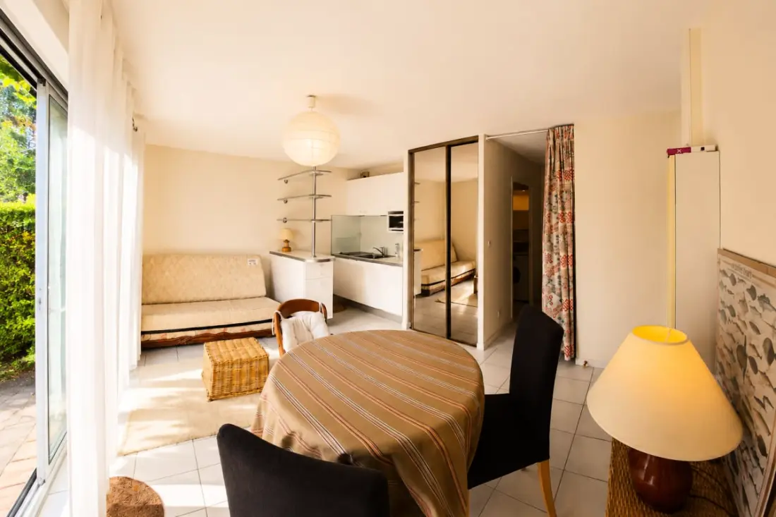 Studio Avec Terrasse, Piscine Et Parking