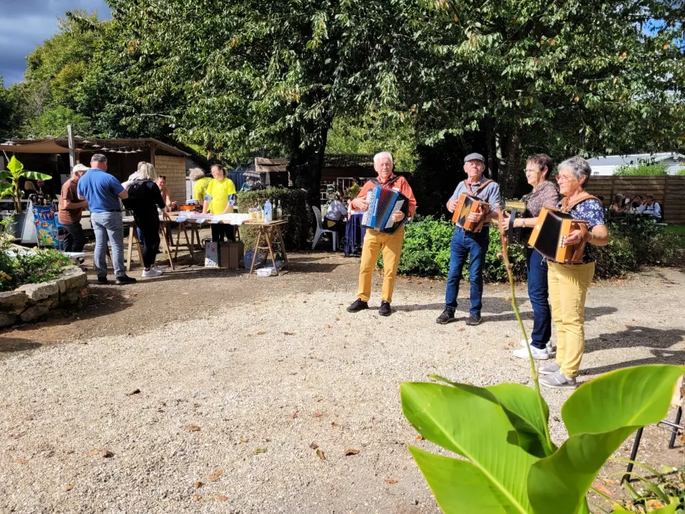 Camping des Cerisiers 3 Estrellas★★★