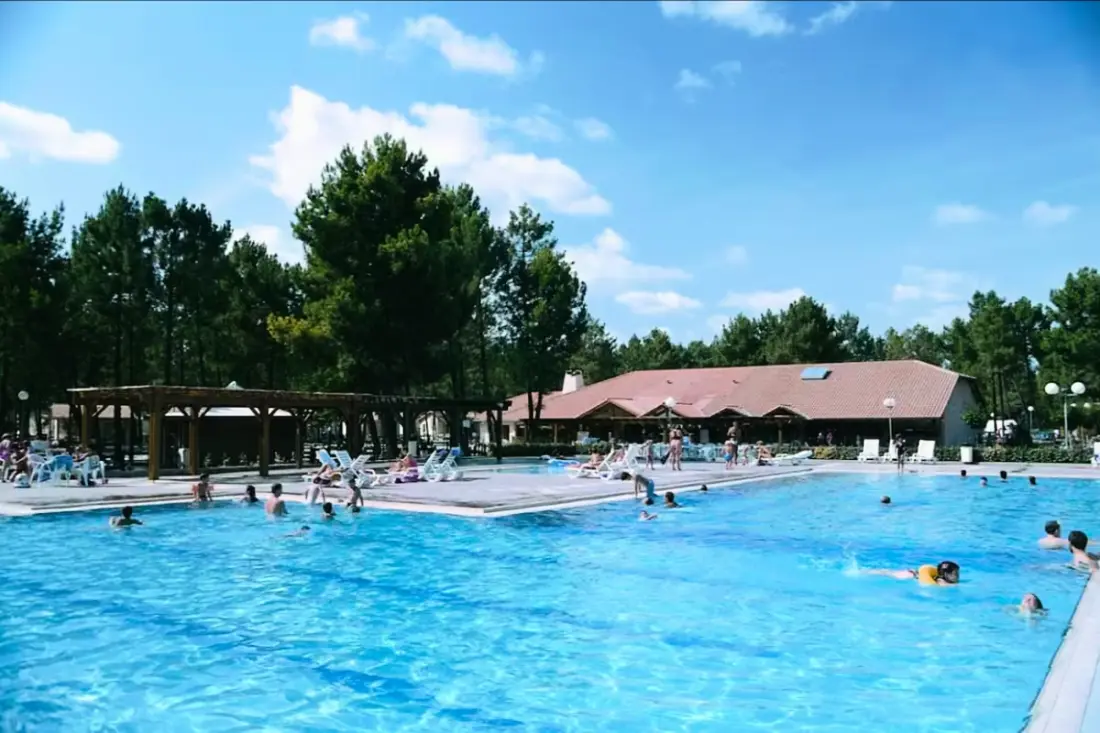 Chalet 3ch úszómedencével a szabadidős parkban