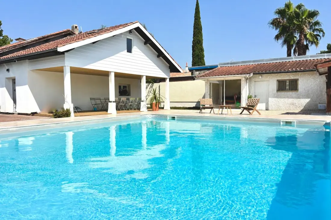 Rezidencia Villa Luxurious With Swimming Pool