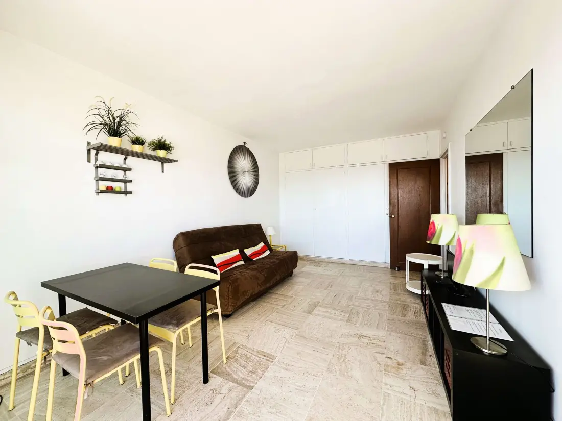 Amiraute Residence