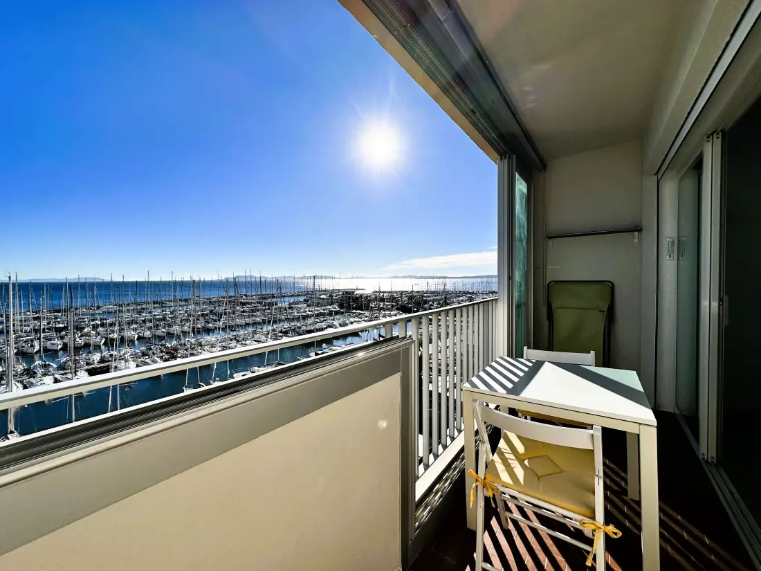 Amiraute Residence