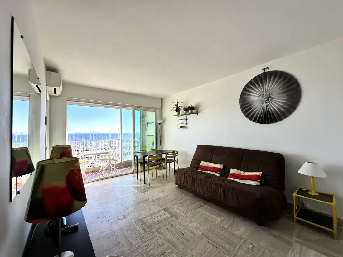Amiraute Residence
