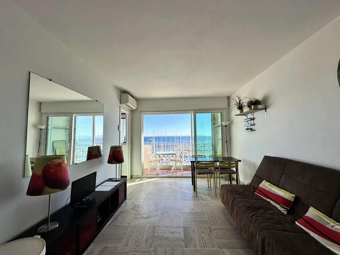 Amiraute Residence