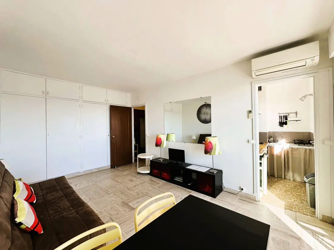 Amiraute Residence