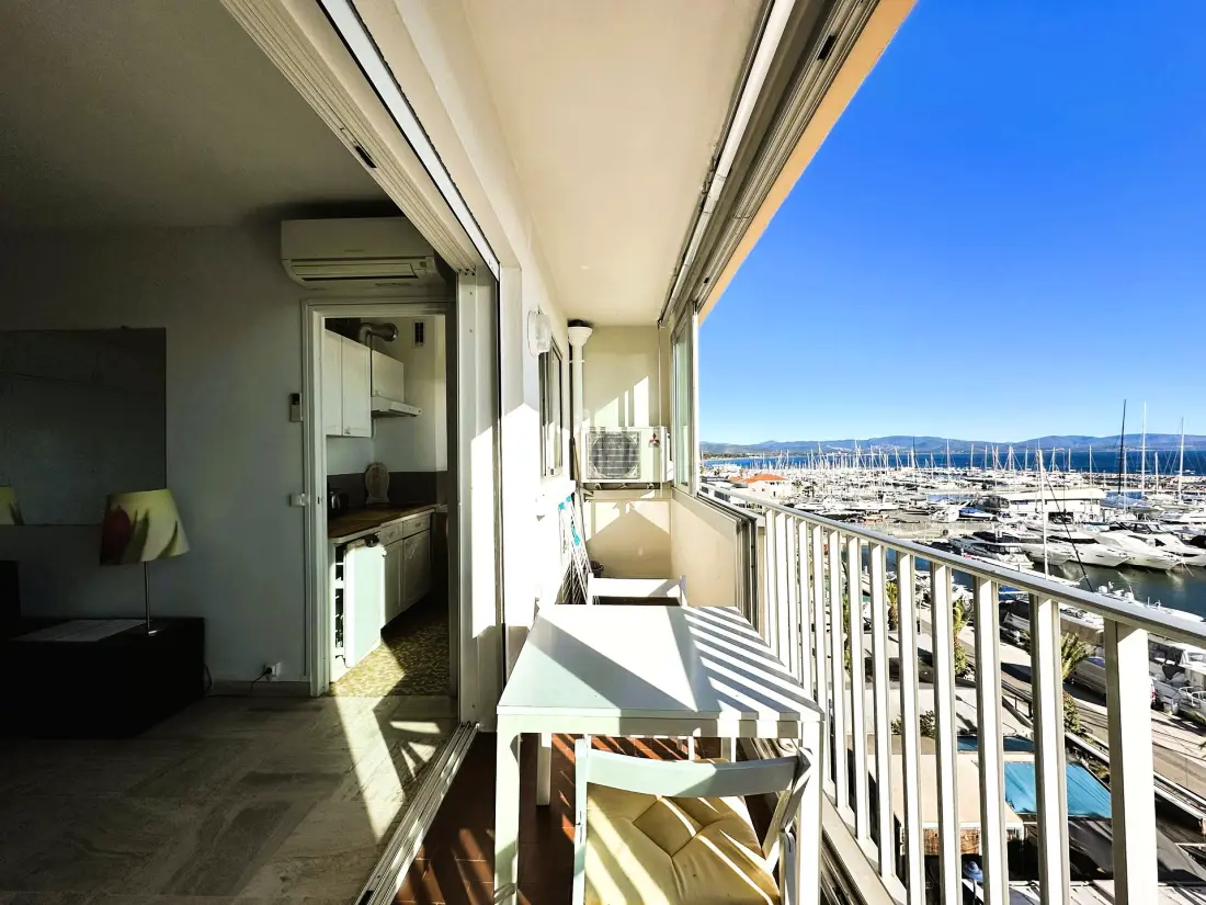 Amiraute Residence