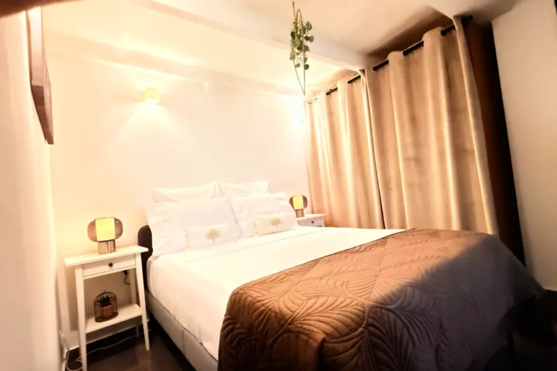 Pleasant Apartment Au Coeur Du Vieux Hyères