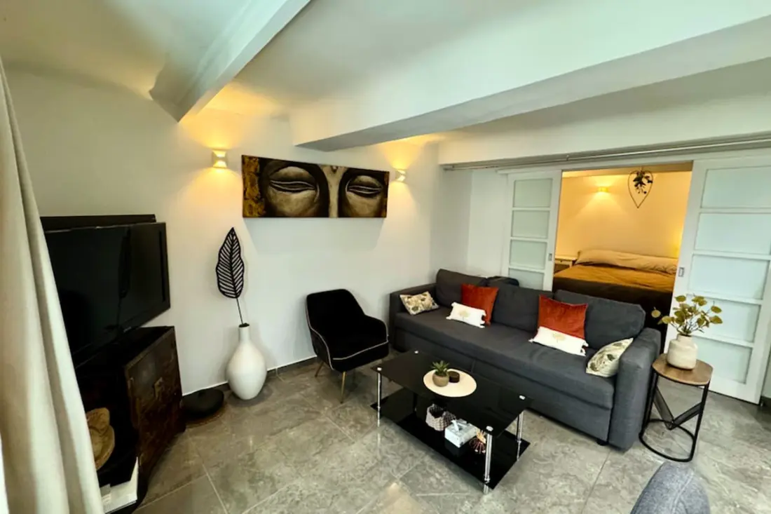 Pleasant Apartment Au Coeur Du Vieux Hyères