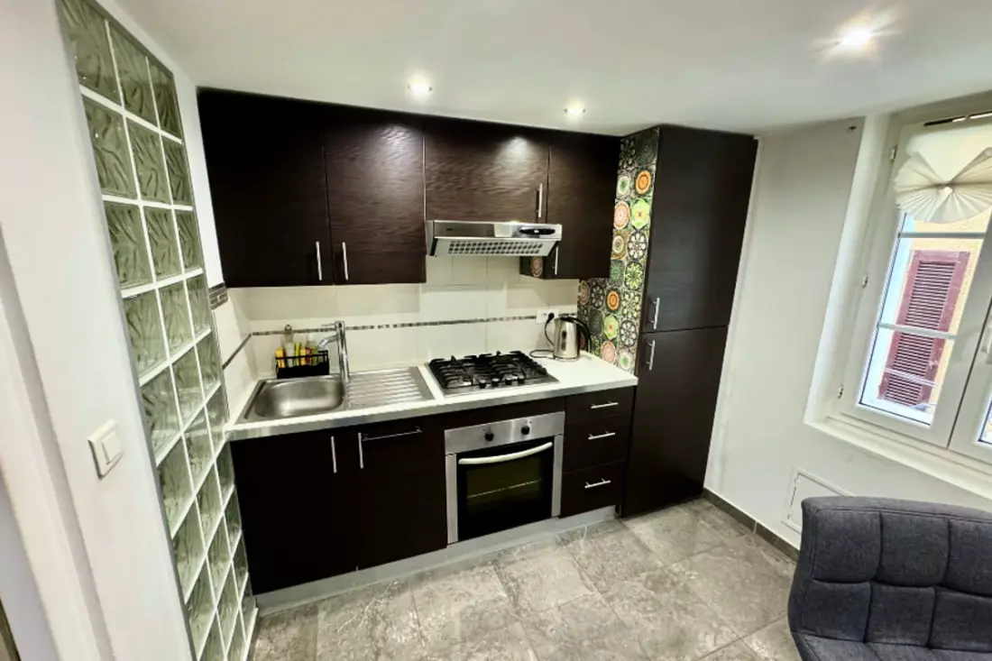 Pleasant Apartment Au Coeur Du Vieux Hyères