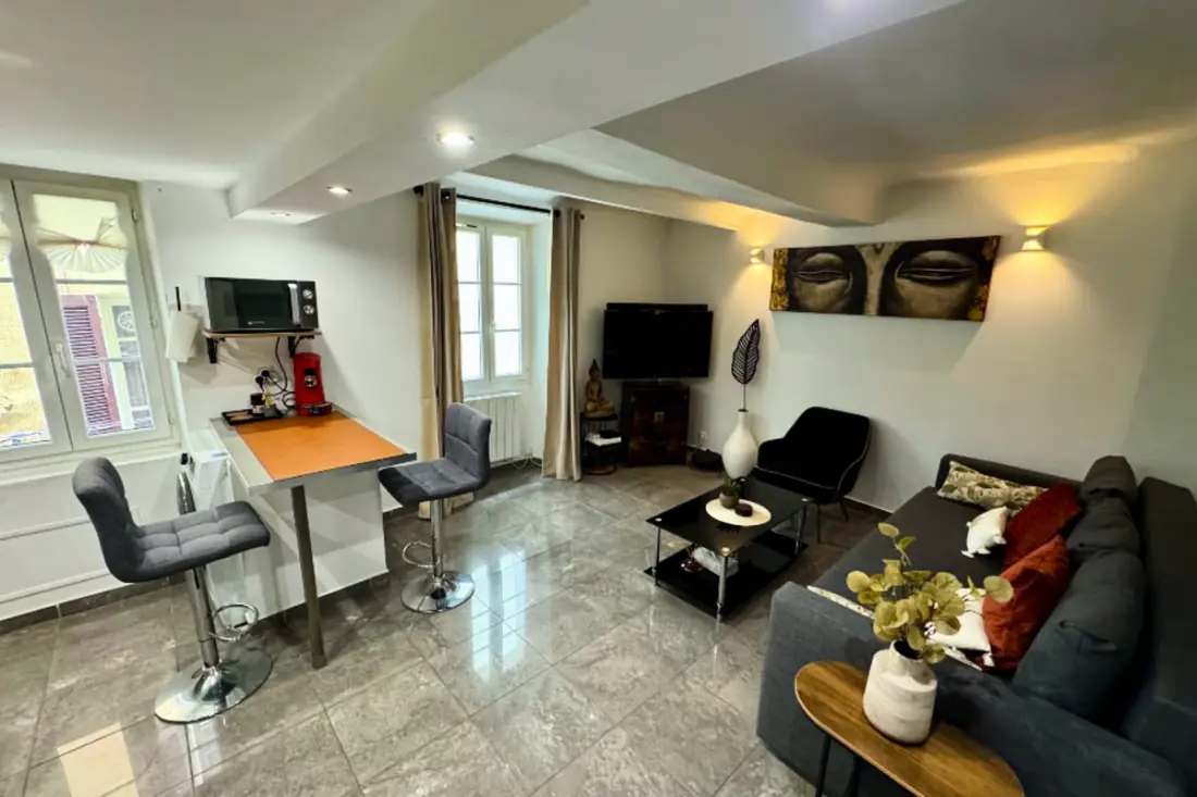 Pleasant Apartment Au Coeur Du Vieux Hyères