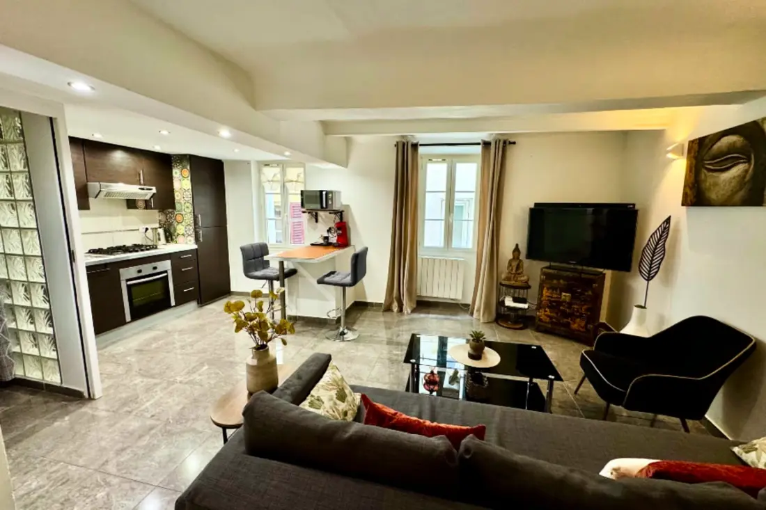 Pleasant Apartment Au Coeur Du Vieux Hyères