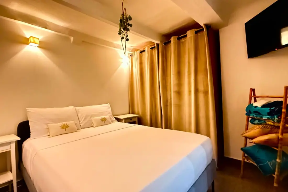 Pleasant Apartment Au Coeur Du Vieux Hyères