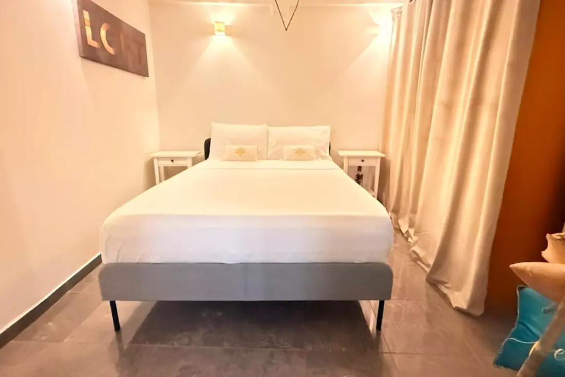 Pleasant Apartment Au Coeur Du Vieux Hyères