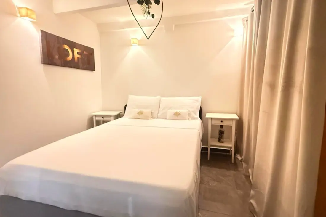 Pleasant Apartment Au Coeur Du Vieux Hyères