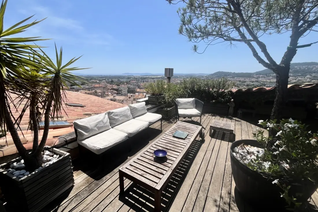 Duplex Lumineux Avec Superbe Vue Et Terrasse