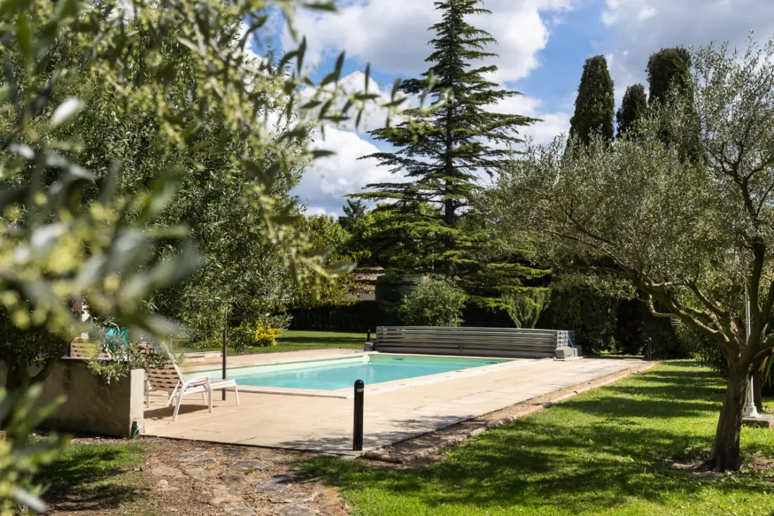 Lou Cigalon • Mas Provençal medencével