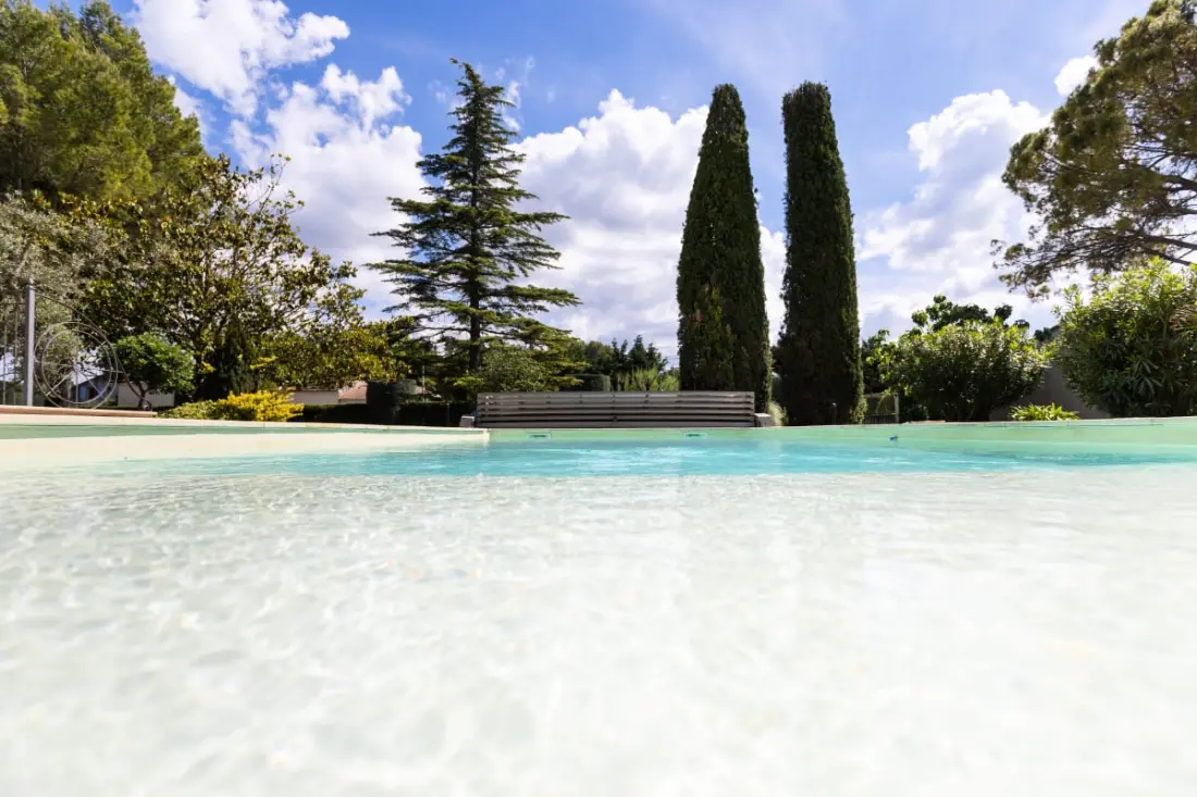 Lou Cigalon • Mas Provençal medencével
