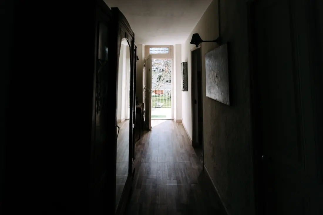 Világos apartman medencével és gyógyfürdővel